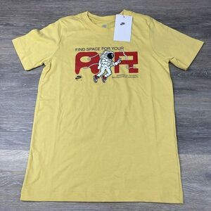 Nike Child T-Shirt Cotton Art. FN9618 Mod.‎ Tee Air 1 - Yellow Size Small Read